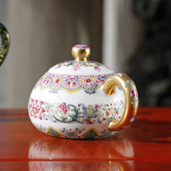131189a7e989651334829f0b49380934d6bb82311946db602933e34ff0b43e29 Jingdezhen Exquisite Handmade Hand-Painted Enamel Ruyi Teapot • Pure Gold Detailing • Chinese Porcelain