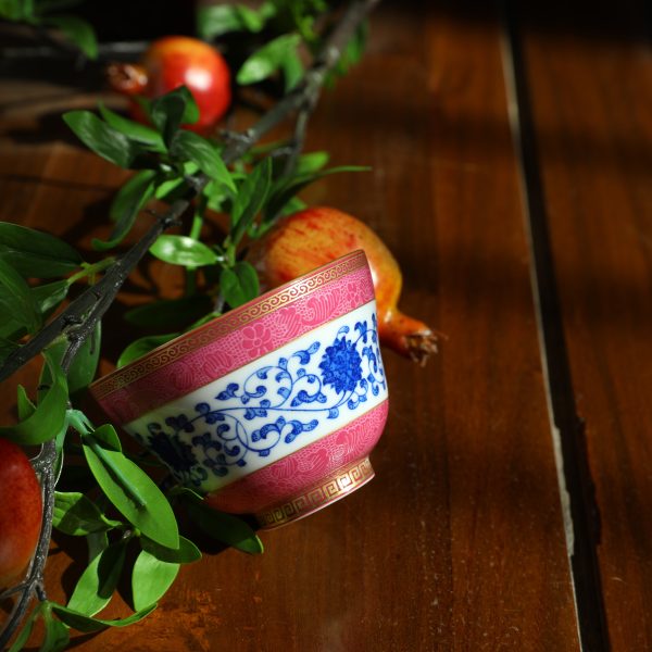 21176ce657516a065e04efb6afadae8660fde669f7184439e0f1b401460bf43c National Gift Style Rouge Red & Gold Gilded Tea Cup • Blue and White Porcelain Collection • Jingdezhen