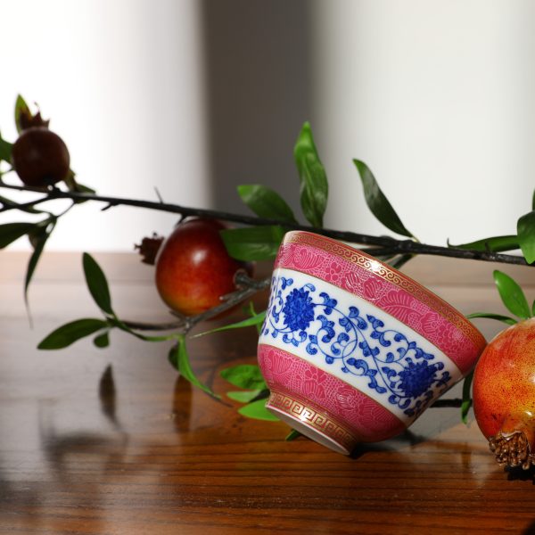 49d0b313d9d89d5ba393f2c8814c4743dcd0d89d48f8b7aaa9786d16a4996ee1 National Gift Style Rouge Red & Gold Gilded Tea Cup • Blue and White Porcelain Collection • Jingdezhen