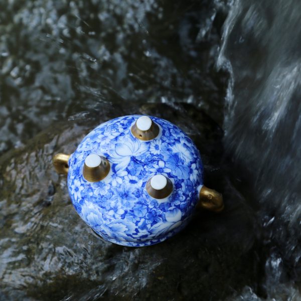 853057f5a1fc84873bd5656de5621fb6bb496b088a16868bb479228221a8467f Premium Handmade Hand-Painted Tea Ware • Exquisite Thousand-Flower Incense Burner • Jingdezhen Openwork Carving • 24K Gold Gilded Incense Burner