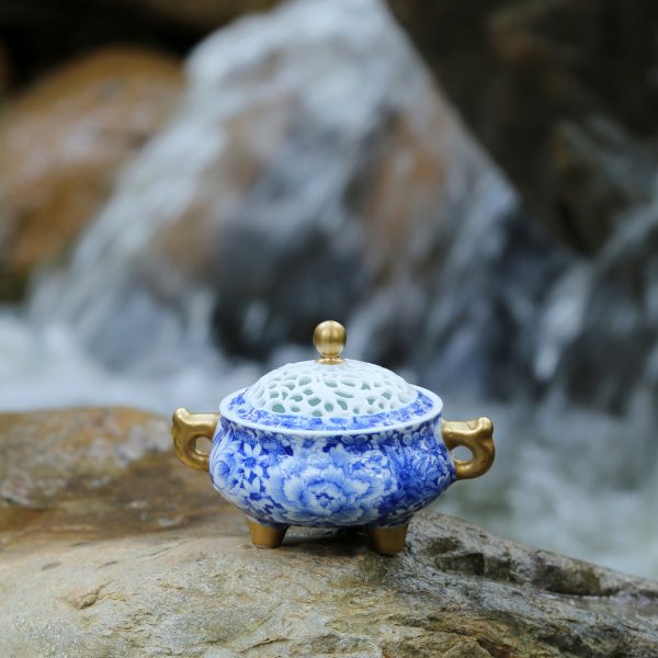 d171eec9de8d7fe675348b9d4cc959b29b2d234070f9014419d2b5436f6e93f9 Premium Handmade Hand-Painted Tea Ware • Exquisite Thousand-Flower Incense Burner • Jingdezhen Openwork Carving • 24K Gold Gilded Incense Burner