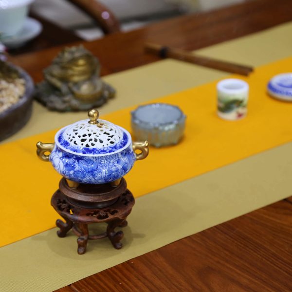 d1a5450d4b501b46d5596edf48f277b57b4891286a0a53cc3fda7a4a8d97169f Premium Handmade Hand-Painted Tea Ware • Exquisite Thousand-Flower Incense Burner • Jingdezhen Openwork Carving • 24K Gold Gilded Incense Burner