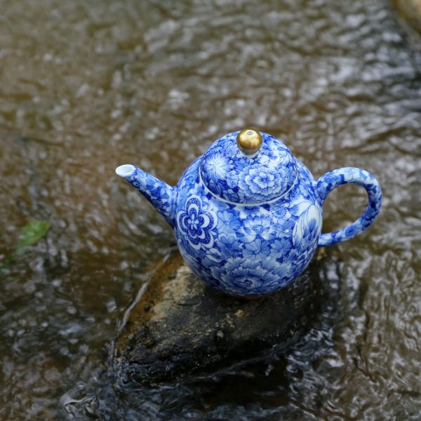 dcfaba8d430291c18a483931caf1fae55dbcb50a191b43bdcd502ecdb95d071d Premium Hand-Painted Tea Ware • Thousand-Flower Handmade Teapot • Exquisite Hand-Painted with Ball Infuser • Jingdezhen Hand-Painted Blue and White Porcelain
