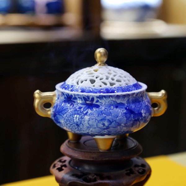 eb5f1a922c2094baf2d0409b93eb30c2090510daf21385c9d0ac2bc95ec59941 Premium Handmade Hand-Painted Tea Ware • Exquisite Thousand-Flower Incense Burner • Jingdezhen Openwork Carving • 24K Gold Gilded Incense Burner